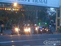 Penampakan Kereta Bintaro. Pasang Mata • Penampakan Para Pelanggar Di Perlintasan Kereta