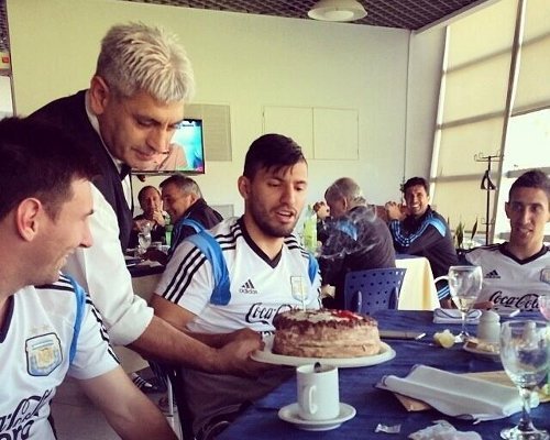 Kue Ultah Argentina. Kejutan Argentina untuk Ulang Tahun Aguero