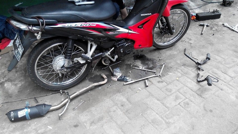 Berapa Harga Step Underbone Honda Revo. Review Oli Shell AX7 & Footstep Underbone AHRS Untuk Harian!