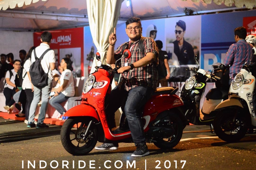 Scoopy Cafe Racer. Modifikasi Honda All New Scoopy Velg 12