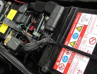 Cara Pasang Double Aki. Trik Memasang Aki Tambahan di Motor |