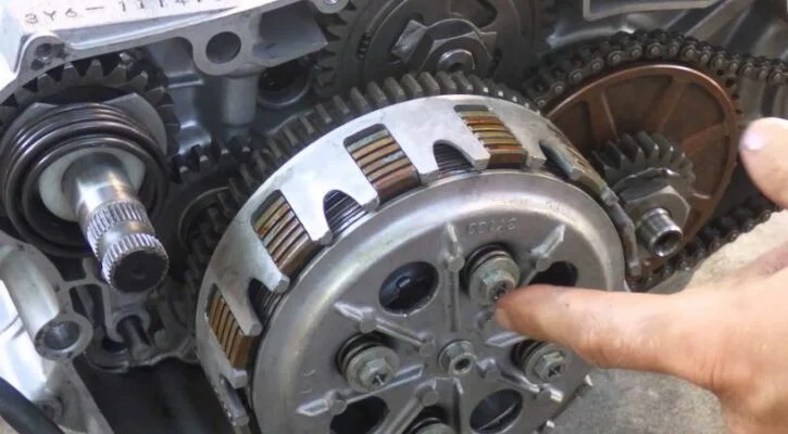 Komponen Kopling Sepeda Motor. Komponen Kopling Manual Sepeda Motor Yang Harus Diketahui