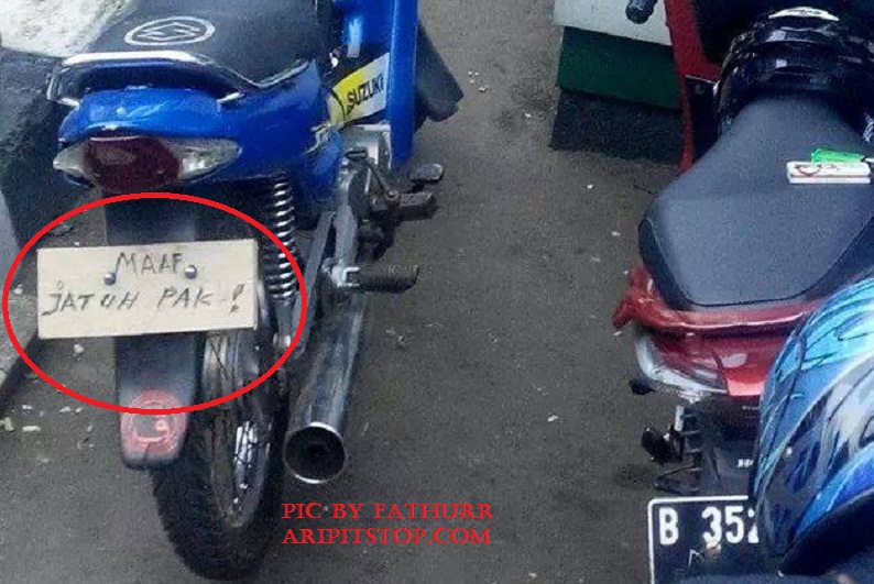 Plat Nomor Jadul. Plat Nomor Unik ”Maaf Jatuh Pak”, Ngalamat Kena Tilang