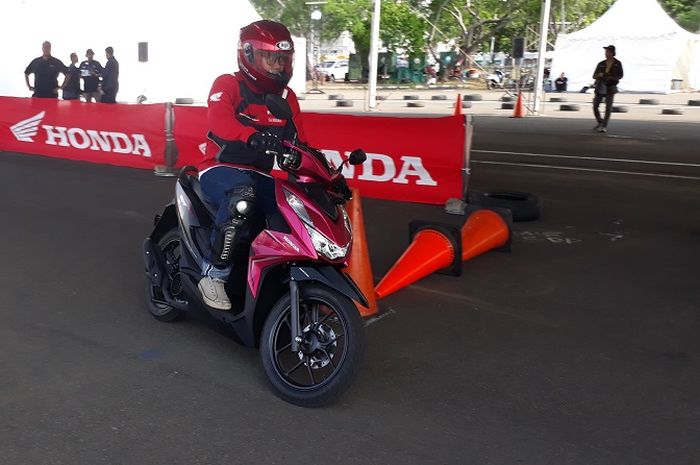 Bensin Yang Bagus Untuk Motor Beat. Motor Matik Honda BeAT Baru Sudah Kebeli, Bensinnya Pakai