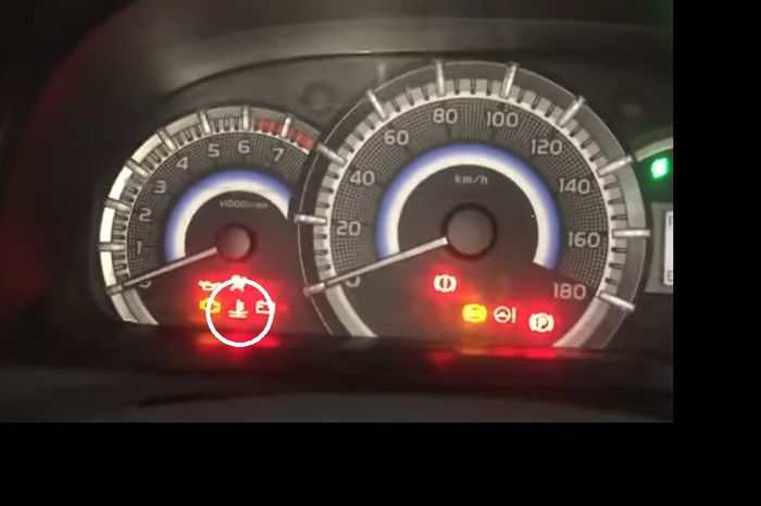 Indikator Avanza Nyala. Lampu Indikator Suhu Mesin Nyala Berkedip, Kepala bengkel