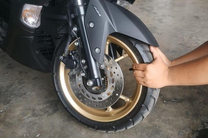 Tekanan Angin Ban Yamaha Mio. Tiap Hari Naik Motor, Barapa Hayo Tekanan Angin Ban Depan