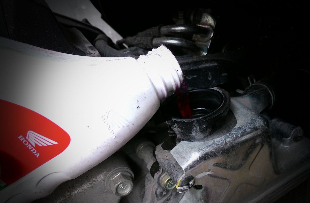 Cara Mengisi Air Radiator Cb150r. Kapan Air Radiator Motor Harus Diganti? Ini Jadwal Waktu Gantinya