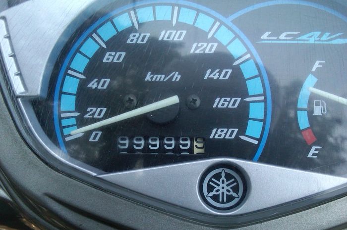 Cara Membaca Kilometer Motor. Ini yang Terjadi Pada Odometer Kalo Udah Mentok Sampai 99999