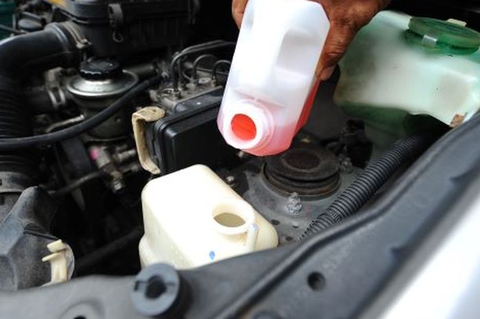 Fungsi Tabung Reservoir Radiator. Eits! Tabung Reservoir Air Radiator Nggak Perlu Diisi Sampai