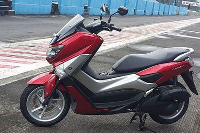 Penyebab Motor Nmax Bergetar Saat Digas. Care N' Cheers : Ladies Pengguna Motor Matik Yamaha NMAX