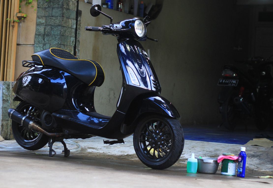 Cara Poles Body Motor. #NgoprekSantuy Biar Tetap Kinclong, Begini Cara Poles Motor di