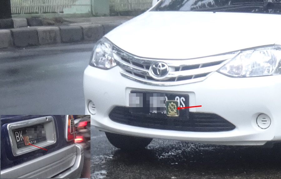 Stiker Plat Motor. Pasang Emblem dan Stiker di Plat Nopol Kendaraan, Buat Apa