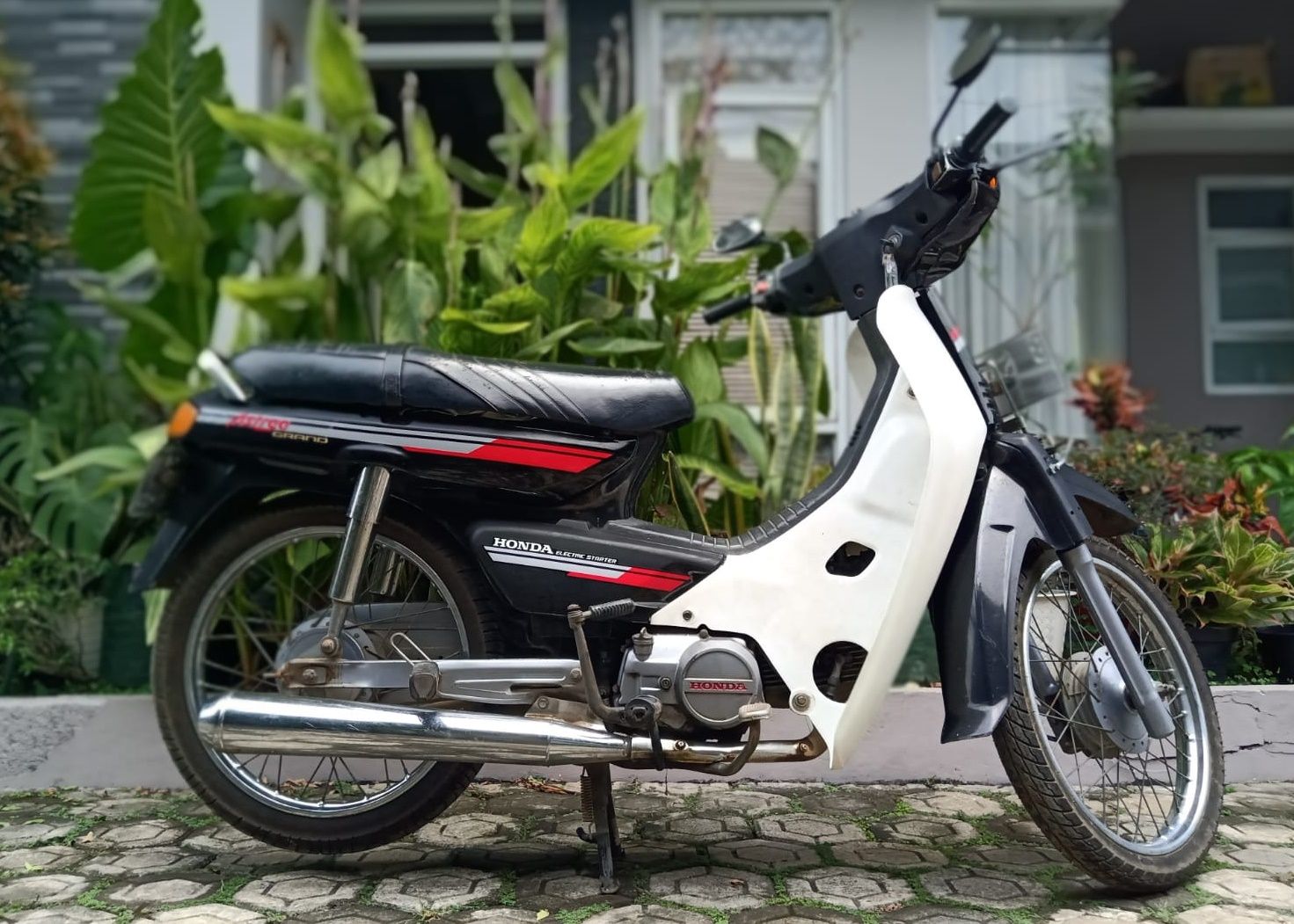 Restorasi Astrea Grand. Restorasi Astrea Grand Bulus 1991 alias Pantat Monyet Halaman 1