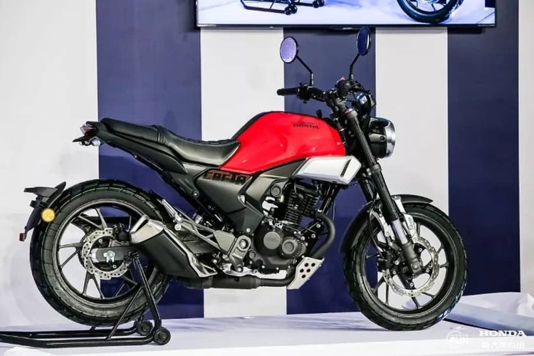 Honda Cbf190tr Vs Yamaha Xsr 155. Honda Siapkan CBF190TR, Pesaing Potensial dari Yamaha XSR 155