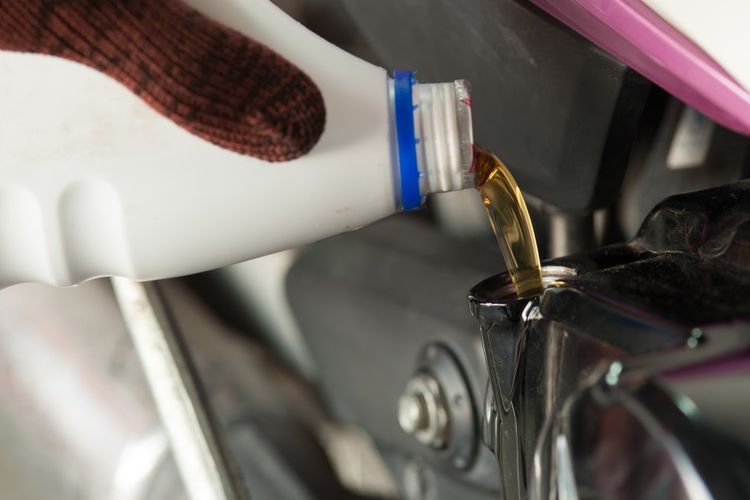 Ganti Oli Motor Beat Berapa Bulan Sekali. Ganti Oli Motor Matic Sebaiknya Berapa Bulan Sekali ? Berikut