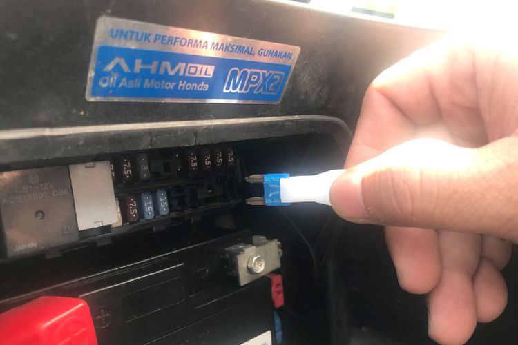 Cara Membuat Kunci Rahasia Motor Sederhana. Dua Tips Buat Kunci Rahasia untuk Motor, Dijamin Pasti Anti Maling