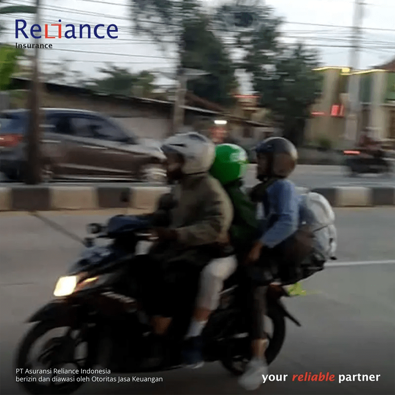 Motor Bonceng Banyak. Fakta Bahaya Motor Bonceng Lebih dari Satu Penumpang