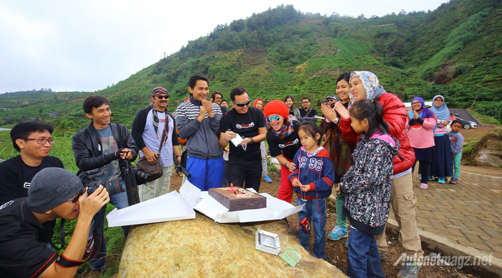 Kue Ultah Motor. Potong-Kue-Ultah-ROCKS-Jawa-Barat