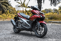 Jasa Pasang Skotlet Motor. Berapa Biaya Pasang Decal Stiker di Motor?