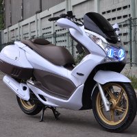 Lampu Angel Eyes Honda Pcx. Modifikasi Minimalis Honda PCX