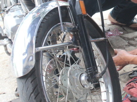 Pasang Ban Tubeless Di Velg Jari Jari Di Planet Ban. Kini Pelek Jari-jari Bisa Pakai Ban Tubeless