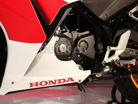 Oli Rembes Dari Blok Magnet. Mengatasi Rembesan Oli di Blok Mesin Honda CBR150R
