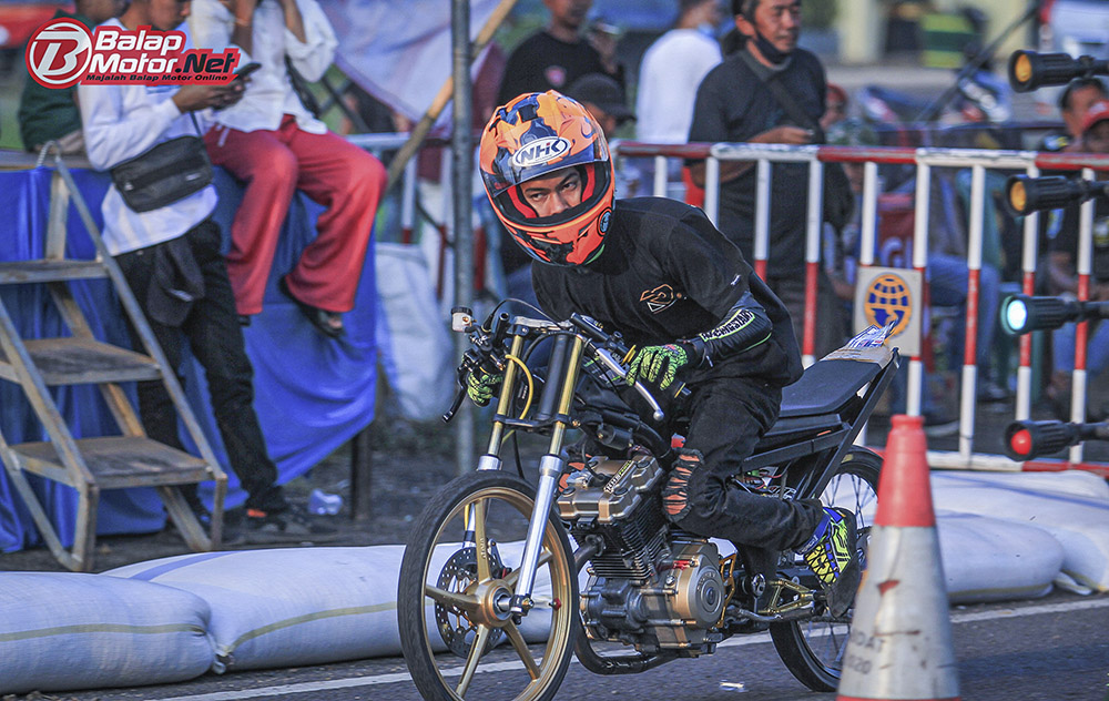 Balap Motor Fu. FU KHS Family Racing Project Kembali Dominan di Pringsewu Drag