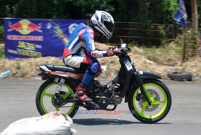 Spek Astrea Grand. Bongkar Mesin Road Race Berbasic Astrea Grand (MP4), Lawan