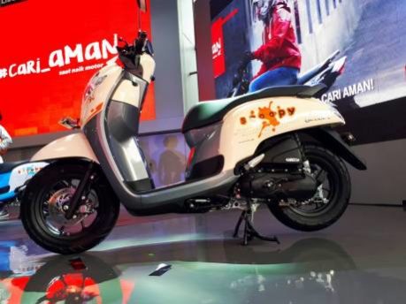 Apakah Scoopy Thailand Sudah Ada Di Indonesia. Honda: Scoopy Thailand dan Indonesia Beda