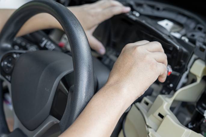 Harga Servis Speedometer Mobil. Service Speedometer Mobil – Penyebab dan Biaya Perbaikannya
