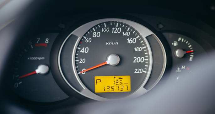 Apakah Kilometer Mobil Bisa Diubah. Kenali 5 Dampak Mobil Kilometer Tinggi Sebelum Beli Mobil Bekas