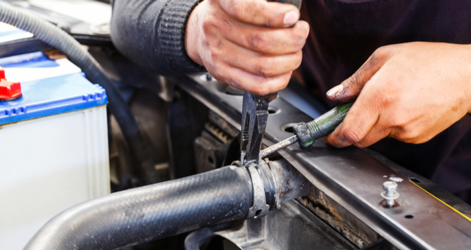 Cara Menambal Kuda Karet Yang Sobek. Penyebab Selang Radiator Mobil Bocor dan Cara Mengatasinya