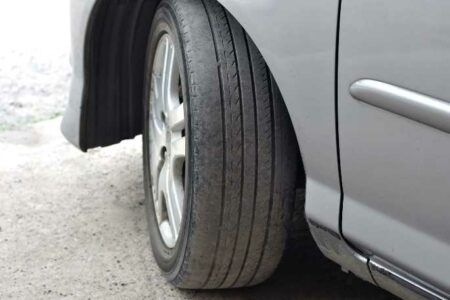 Penyebab Ban Depan Mobil Habis Sebelah. 3 Penyebab Ban Mobil Habis Sebelah yang Perlu Kamu Perhatikan