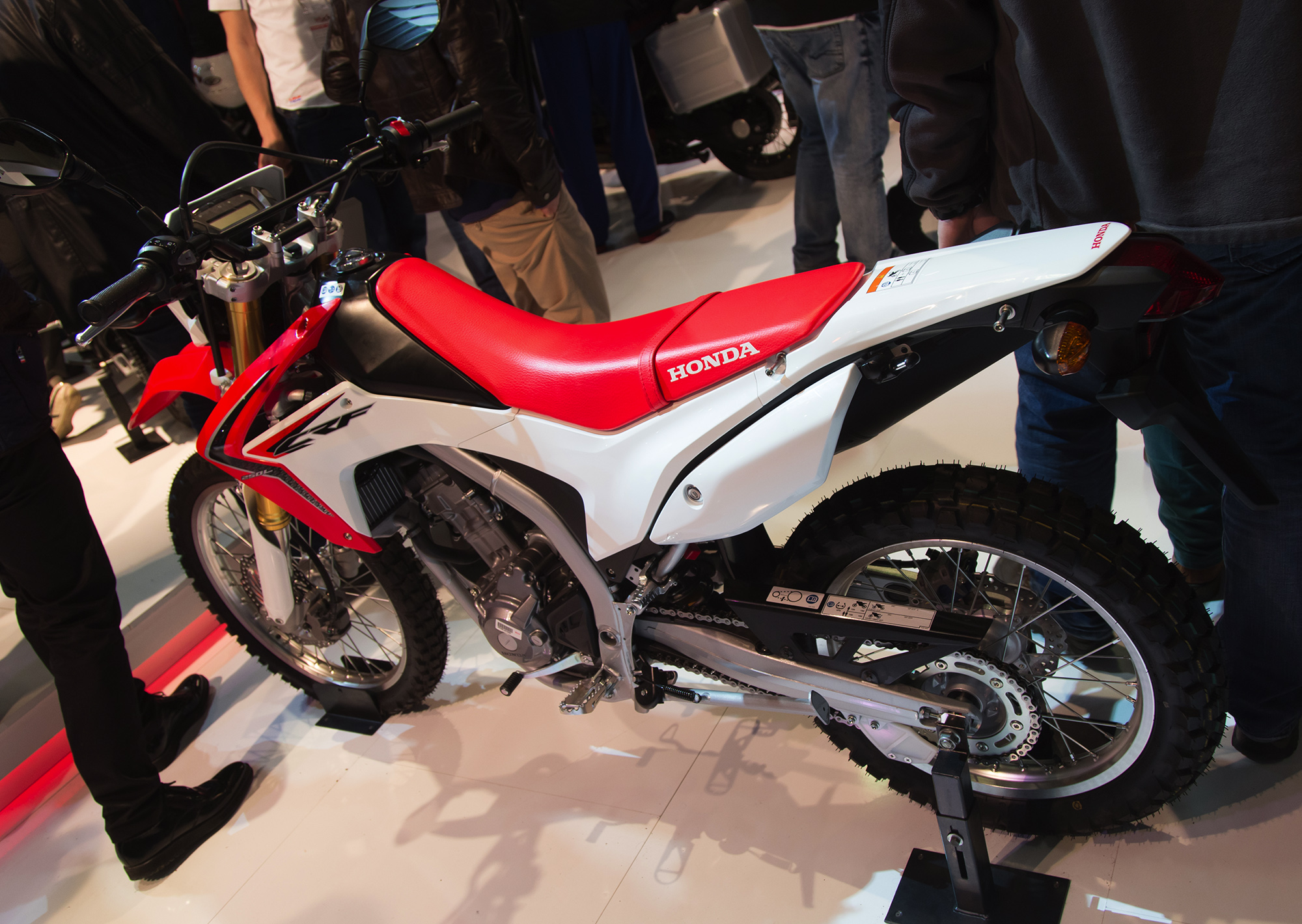 Kelebihan Dan Kekurangan Honda Crf Dan Klx. Harga Honda CRF 150 L Rp31,8 Juta, yang Gaji UMP juga Bisa