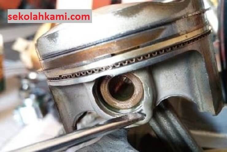 Motor Ngebul Saat Digeber. Motor Ngebul Saat Digeber: 6 Penyebab Dan Ulasannya