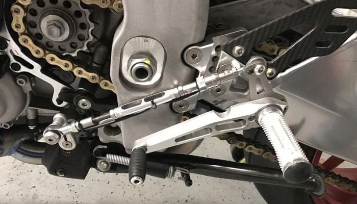 Cara Kerja Mesin Ninja 250. Cara Kerja Sistem Quick Shifter di Ninja ZX-25R dan CBR250RR SP