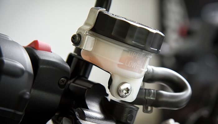 Minyak Rem Beat. Ini Waktu yang Ideal Ganti Minyak Rem Motor