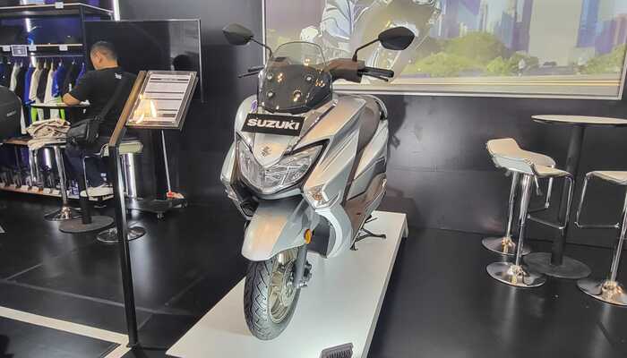 Harga Suzuki Burgman 125 2018. Spesifikasi Suzuki Burgman Street 125EX, Konsumsi BBM Bisa 52,6