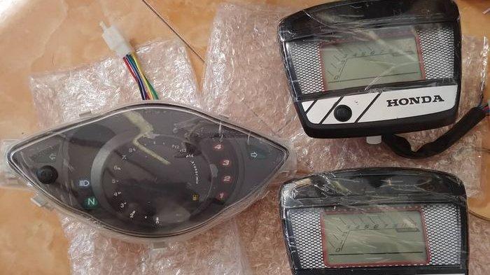 Cara Pasang Speedometer Variasi. Cara Pasang Speedometer Digital Aftermarket di Motor, Enggak