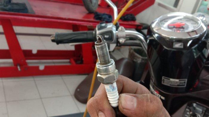 Ganti Busi Honda Beat Fi. Kapan Waktu Tepat Ganti Busi Motor? Ini Hitungan Kilometer Motor