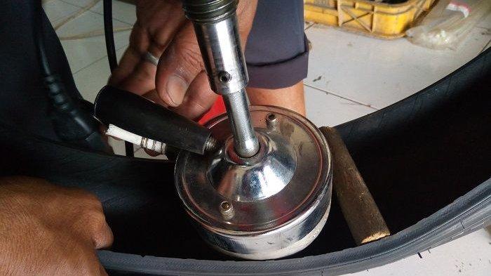 Alat Tambal Ban Tubles Listrik. Sekarang Ada Cara Lebih Aman Tambal Ban Tubeless, Tidak Perlu