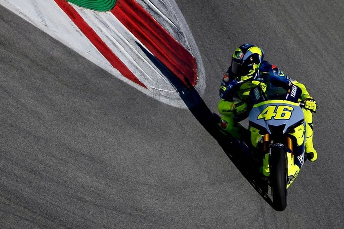 Berita Valentino Rossi. MotoGP: Valentino Rossi Kembali ke Motor dengan Bagnaia