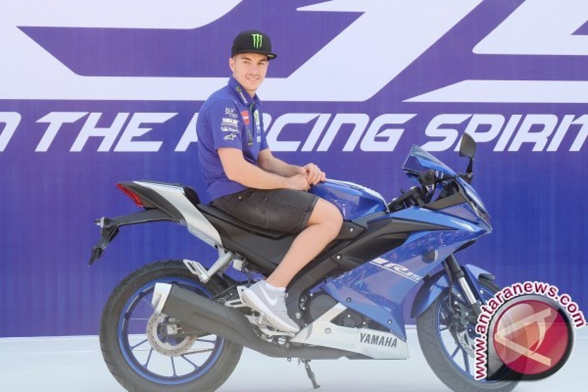 Yamaha R15 Terbaru 2017. Wow! Pebalap MotoGP Vinales Jajal Yamaha R15 Terbaru Di