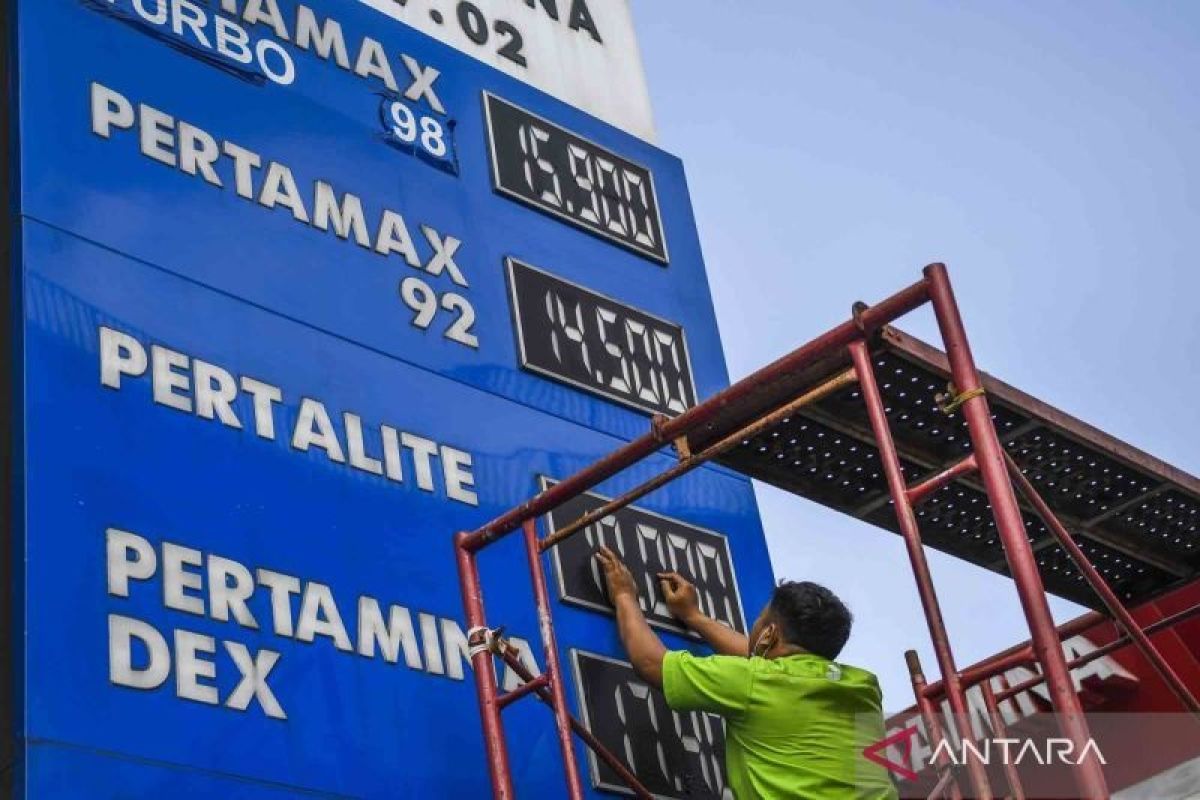 Harga Pertamax 92 Hari Ini. Harga Pertamax turun Rp1.100liter berlaku pukul 14.00 WIB hari ini