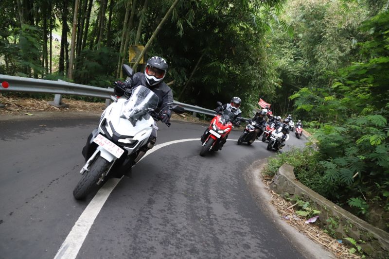 Cara Mengendarai Motor Matic Di Turunan. Begini Cara Naik Motor Matik di Tanjakan & Turunan