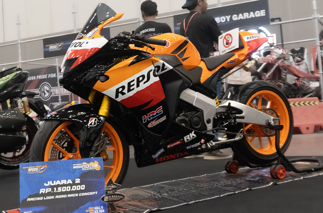 Modifikasi Motor Cbr 150 Tahun 2013. Motor modifikasi CBR150 tahun 2013 terinspirasi NSF250R