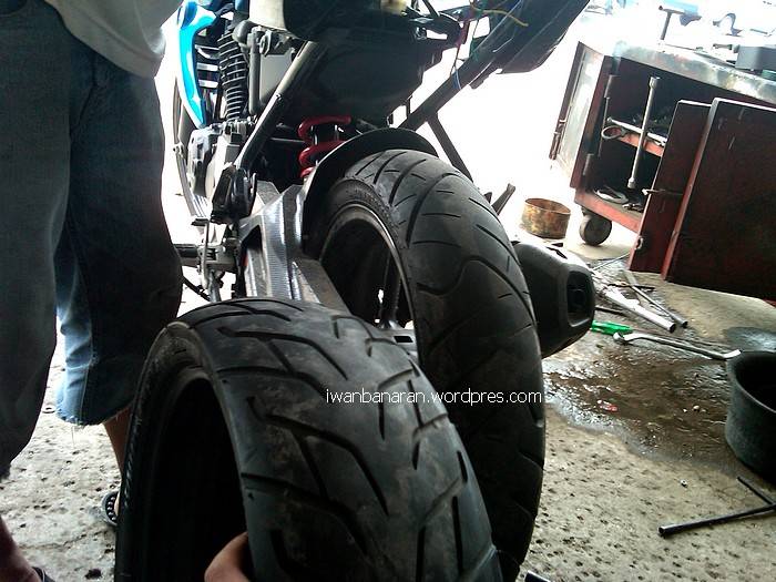Ban Ukuran 160 60 Ring 17. Ukuran ban 160/60-17 tuh ternyata gede bener!!......