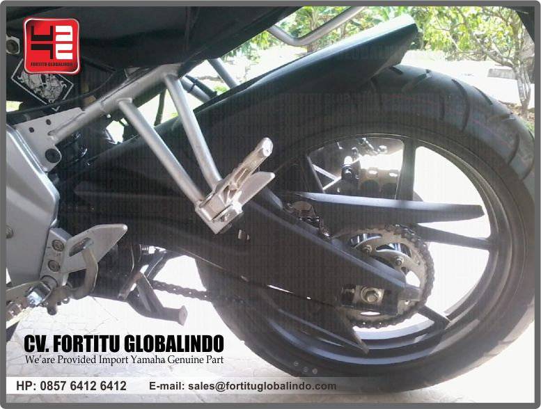 Arm R15 V2. Swing arm aluminium Yamaha R15 V2 ternyata bisa dipasang pada