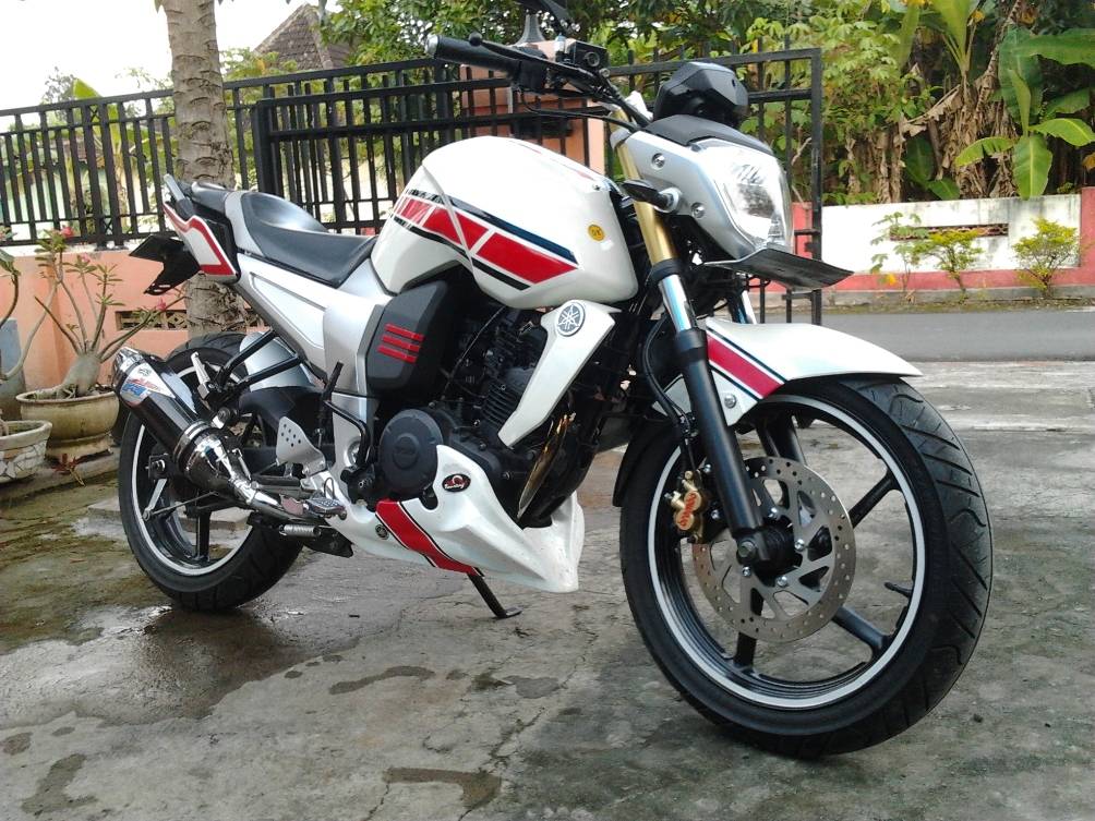 Modifikasi Byson Putih. Modif minimalis Yamaha Byson. Semakin putih!!...