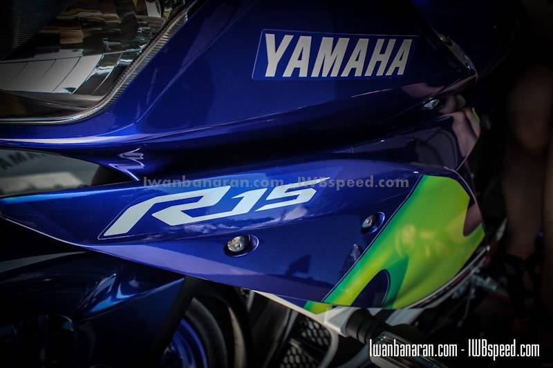 R15 Vs R25. Mega gallery Yamaha YZF-R25 & YZF-R15 versi Motogp Movistar